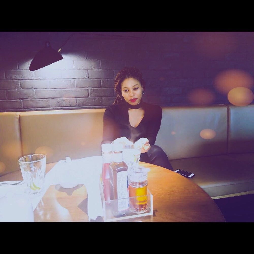 Meet your Posher, Xenia actively taking offers!